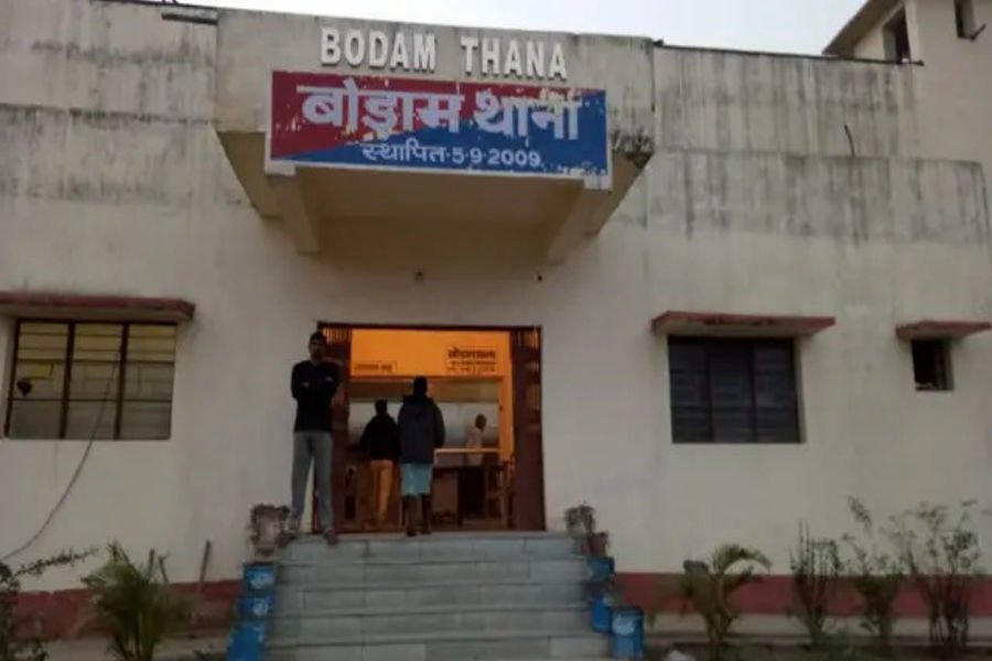 Jamshedpur Sex Racket Busted : आइसक्रीम फैक्ट्री की आड़ में चल रहा था देह व्यापार, पुलिस ने 5 महिलाओं समेत 7 लोगों को किया गिरफ्तार