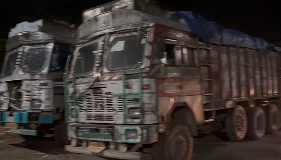 Giridih News: गिरिडीह में 800 बोरा सरकारी चावल लदा ट्रक पकड़ा, कालाबाजारी की आशंका में जांच शुरू