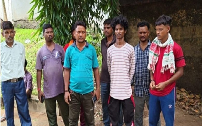 Jamshedpur News: बिरसानगर में पीएम आवास की 9वीं मंजिल से गिरकर 13 वर्षीय सचिन मुर्मू की मौत मामले में नया मोड़, पिता ने दो नाबालिग दोस्तों पर दर्ज कराई हत्या की FIR