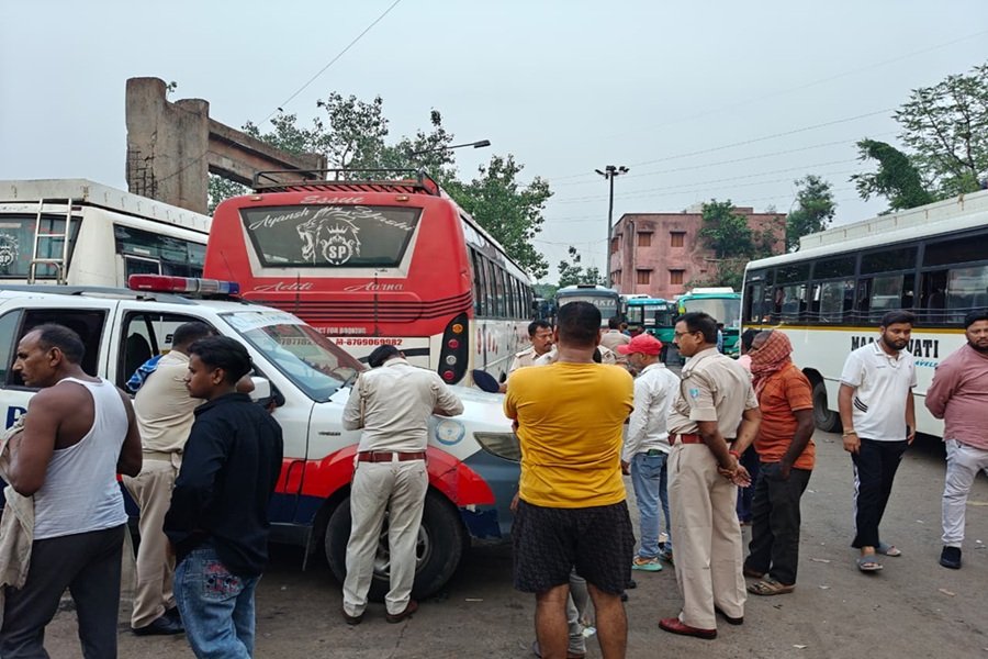 Jamshedpur Breaking: मानगो बस स्टैंड में बस के नीचे सो रहे व्यक्ति की मौत, बैक करने के दौरान हुआ हादसा